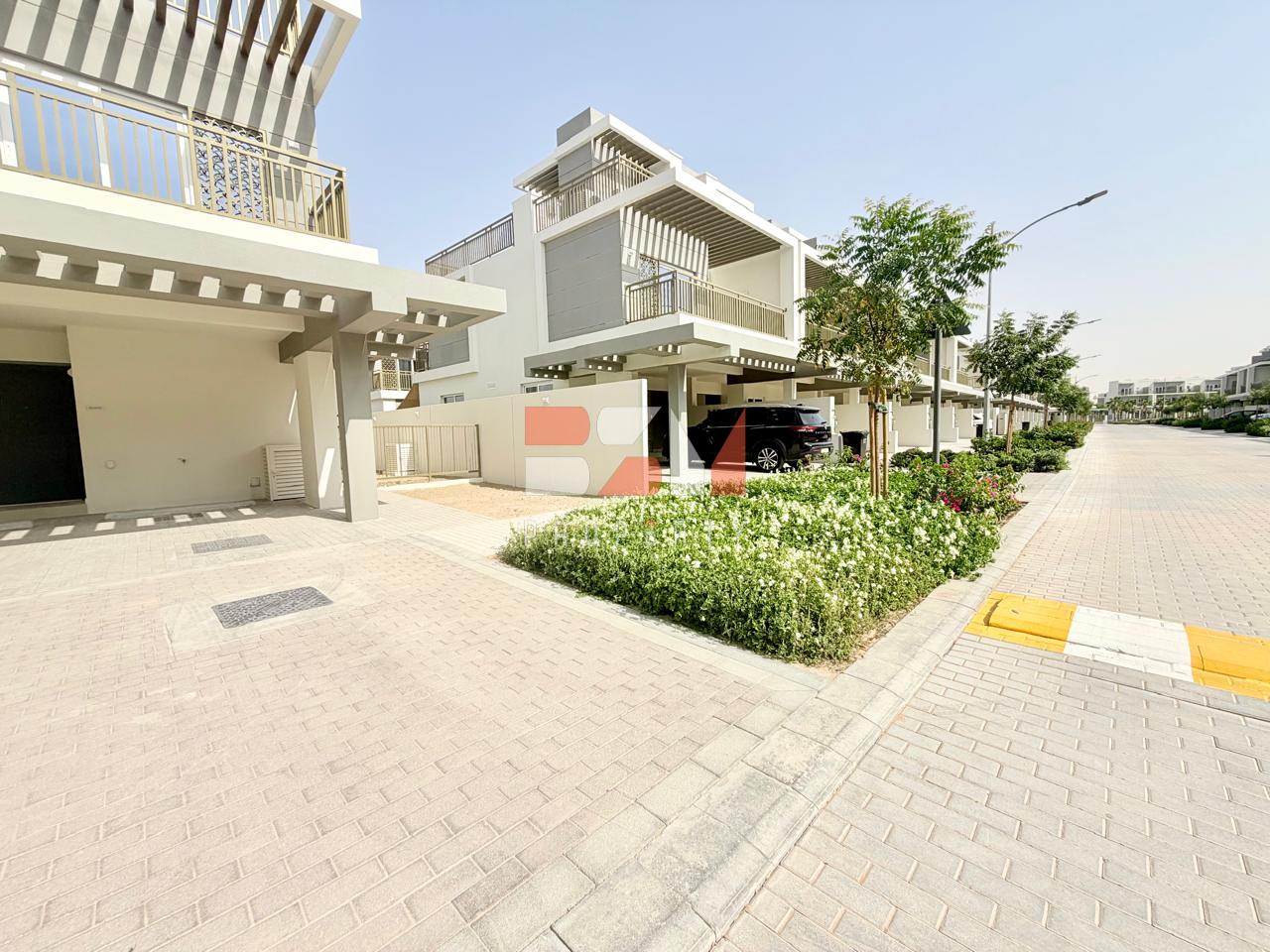 Corner Unit | L-Shape Garden | Negotiable