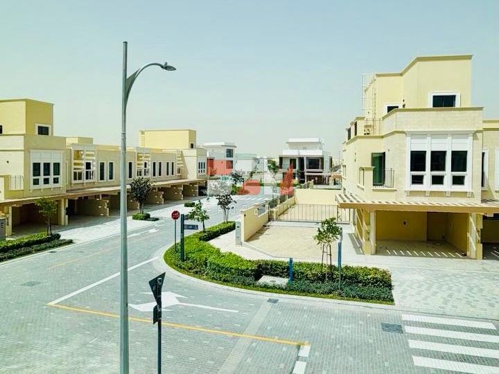 Park Facing | Corner End Unit | Large Plot