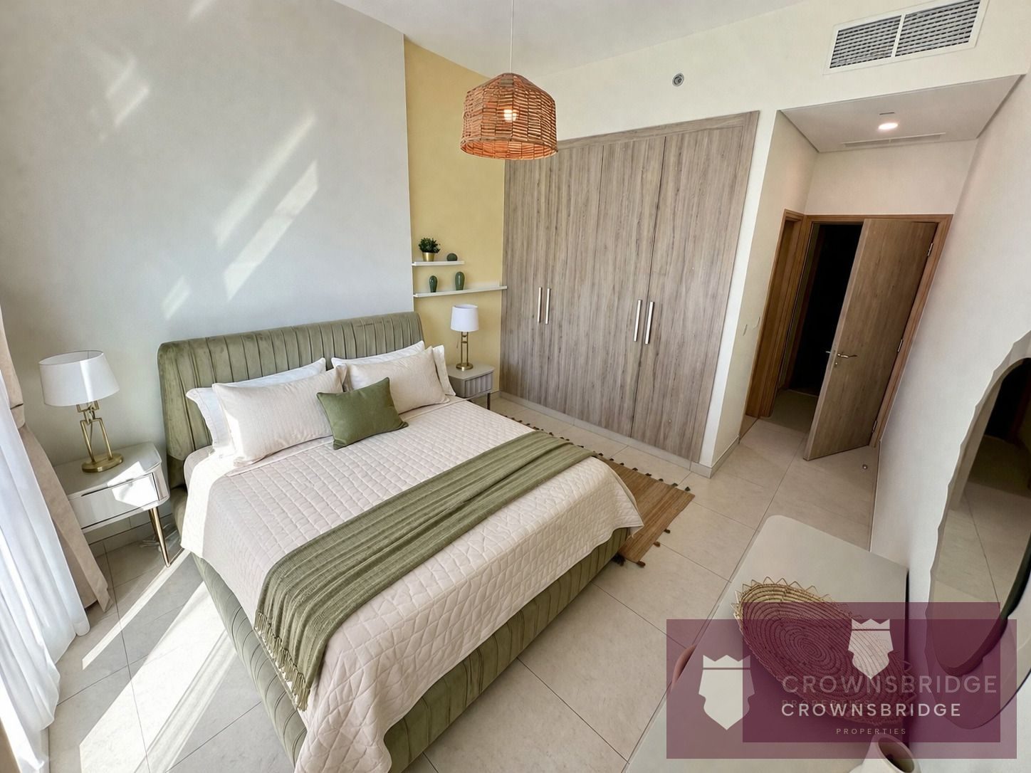 Canal / Road View / furnished /Close Kitchen