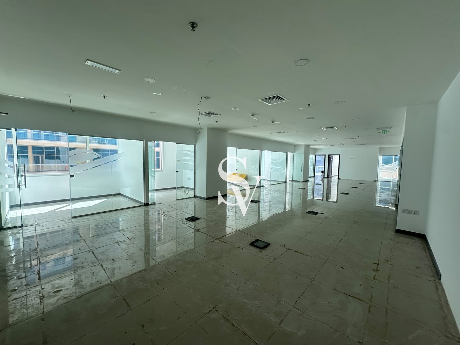 8 Parkings | Prime Location | Vacant Now
