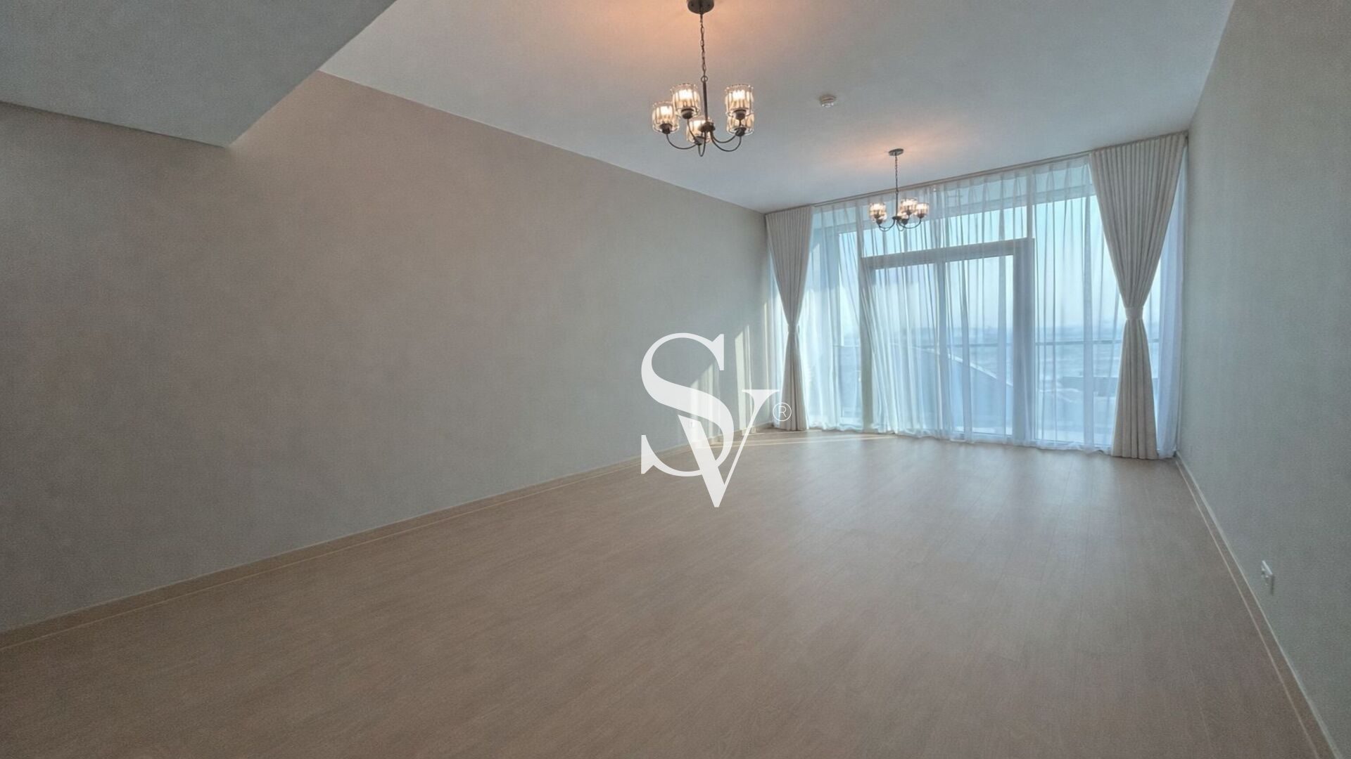 Genuine Resale | Ready | Semi-Closed Kitchen