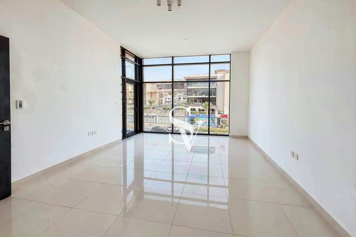 Large layout | Well Maintained | Vacant
