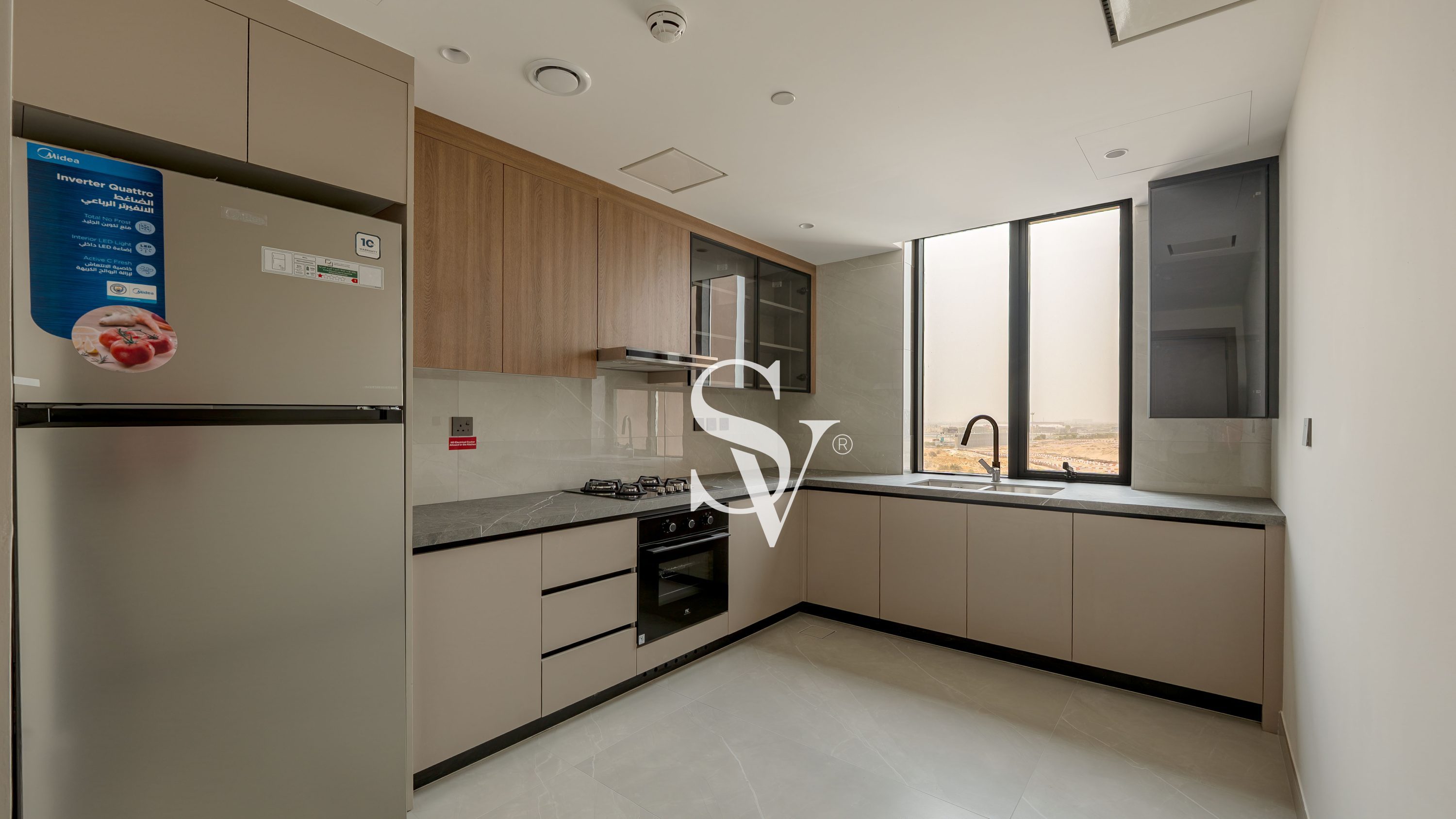 Chiller Free |Brand New |Closed Kitchen |Mid Floor