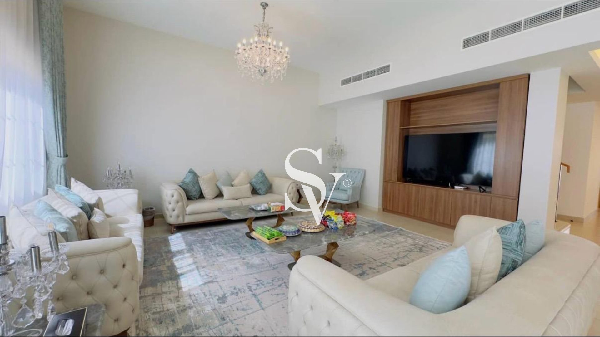 Upgraded 5BR Corner Villa | Prime Location