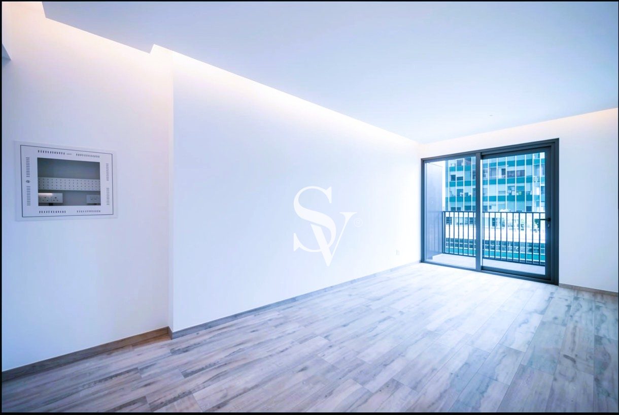 High Floor | Canal View | Spacious Studio
