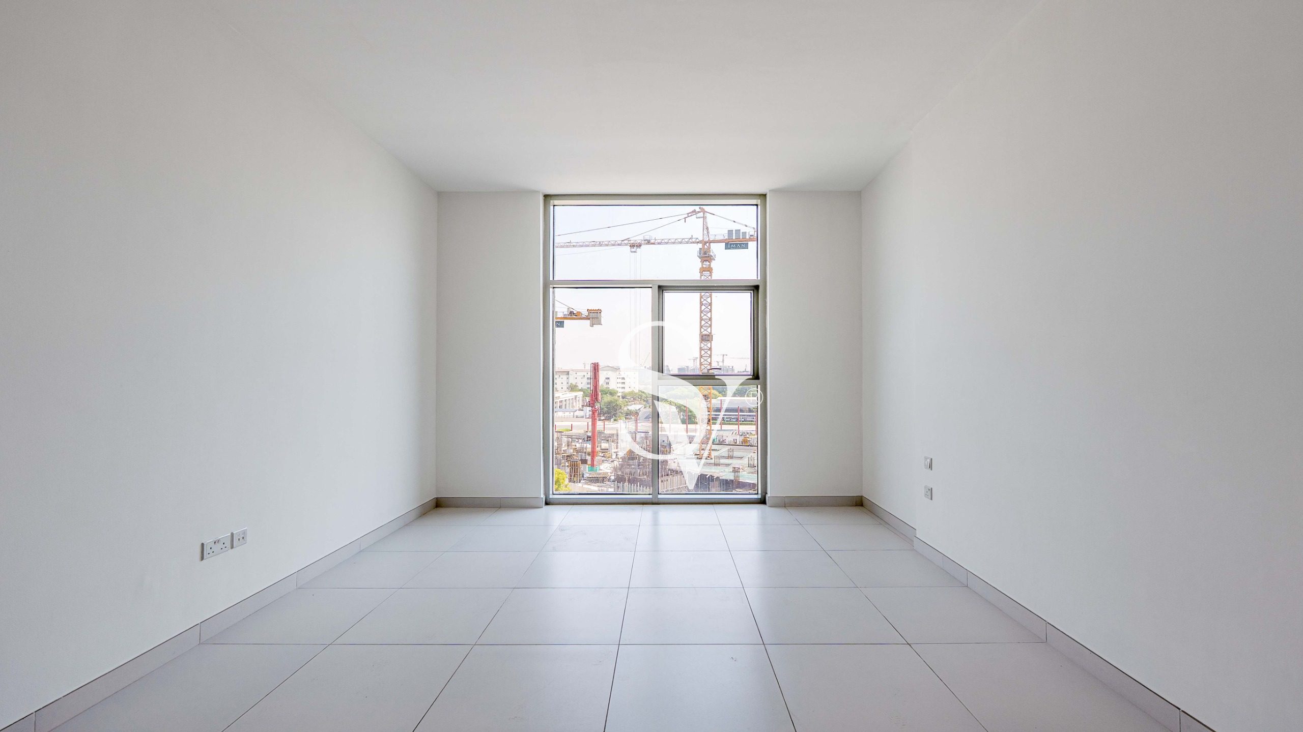 Vacant |Low Floor|Laundry|Spacious|Walk-In Closet
