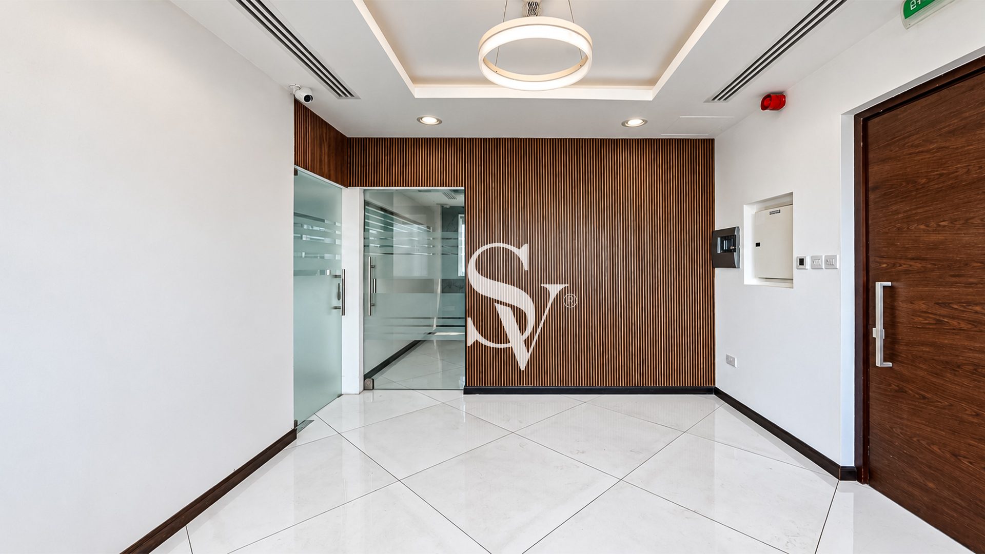 HIGH FLOOR | FITTED & PARTIONED | CANAL VIEW