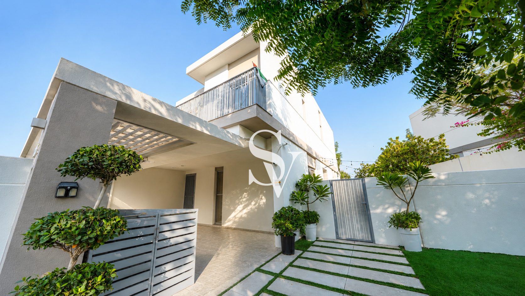 Large Plot | Next To Pool & Park | Closed Kitchen